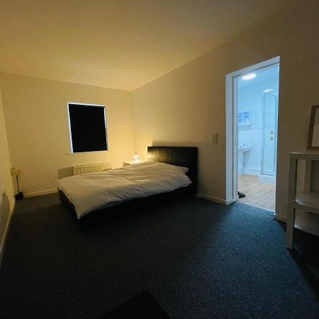 En-Suite For Family,Couple And Females 兰卡斯特 外观 照片