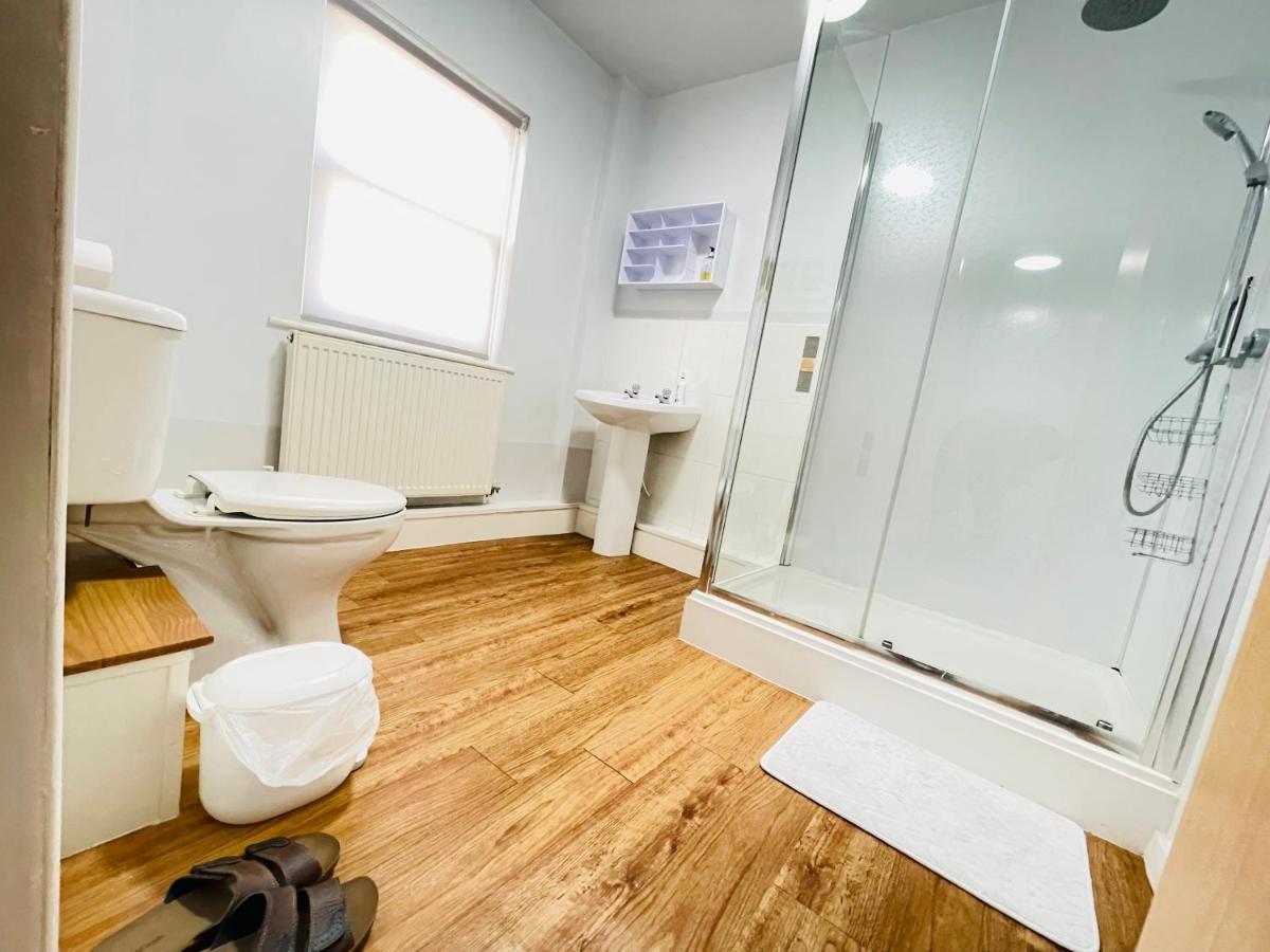 En-Suite For Family,Couple And Females 兰卡斯特 外观 照片